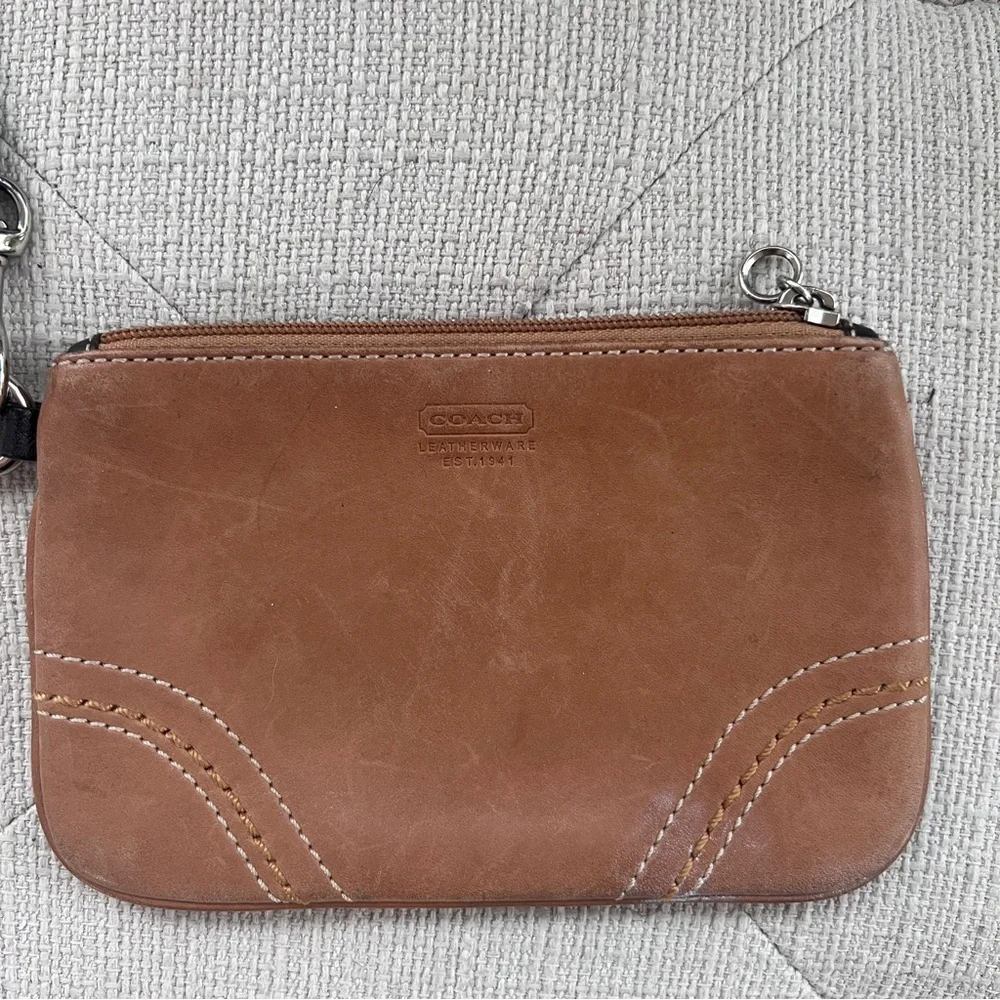 Coach leather Tan elegant Wristlet